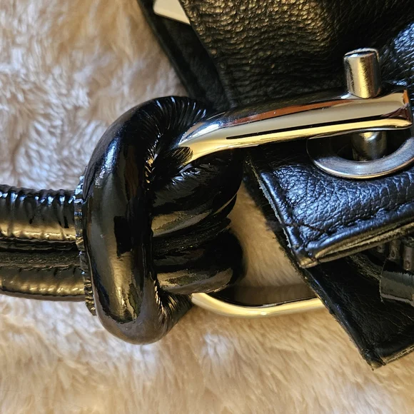 Elegant Black Leather Handbag - Picture 3 of 8